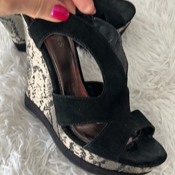Women’s Black Faux Suede Snake Print Platform Wedges Size 7 - Picture 7 of 15